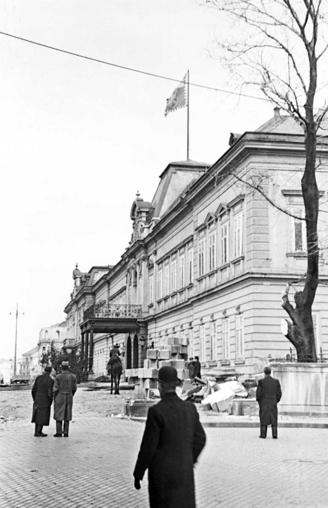 10-Разкопаване пред Двореца март 46г   (4)
