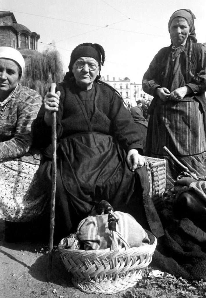 Пазар на пл.Св.Неделя 1945 год