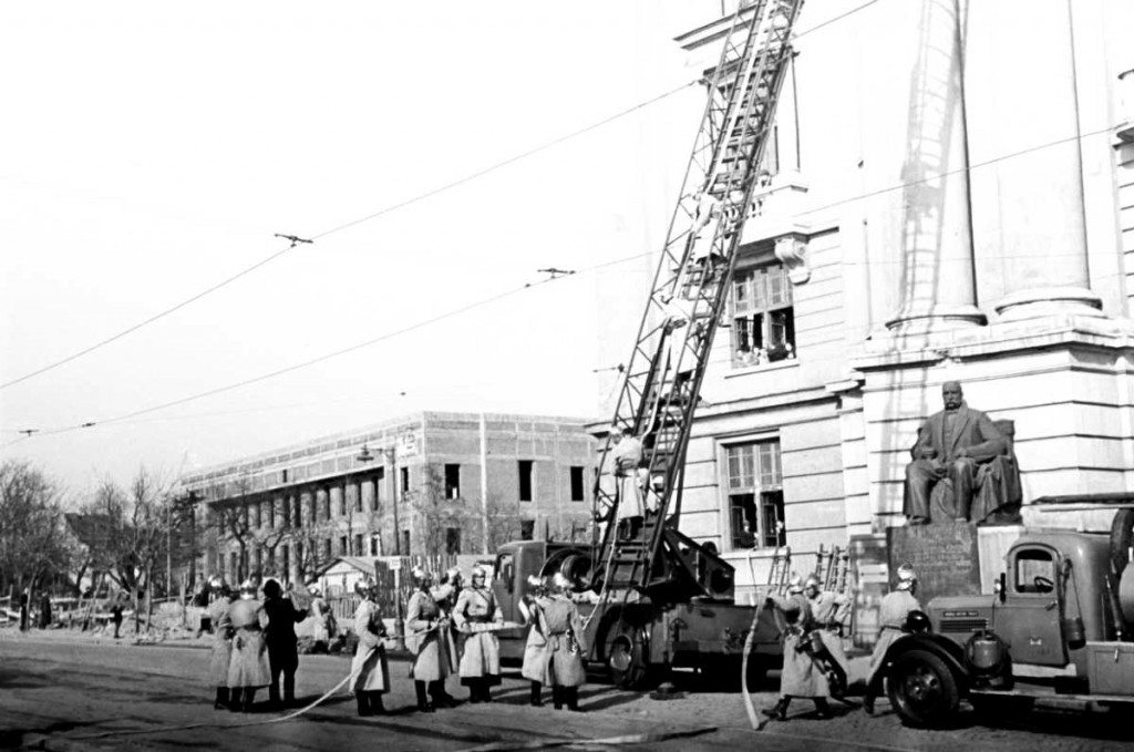 Пожар на покрива на Ректората 1946