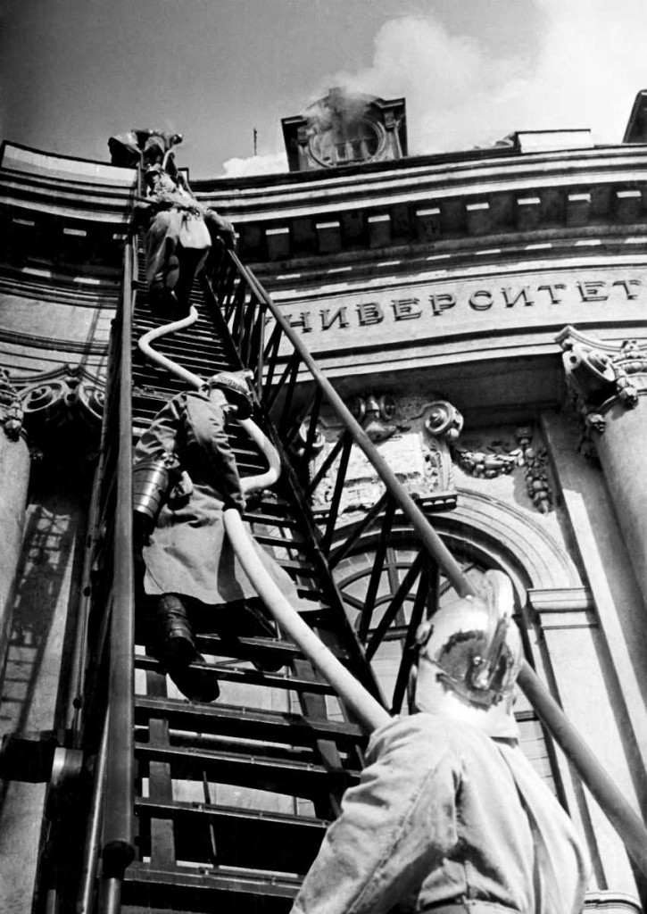 Пожар на покрива на Ректората април 1946