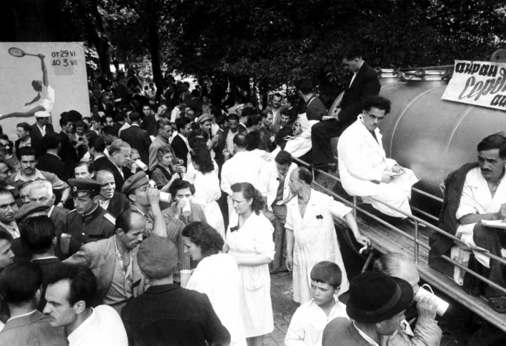 Раздаване на айрян в столицата 1949 год