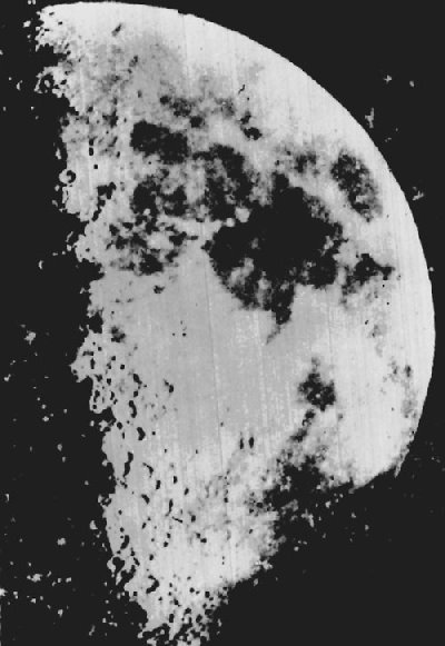 Резултат с изображение за „фотограф Луи Дагер прави първата фотография на Луната.“"