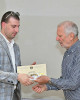 Юлий Василев удостоен с EFIAP/b (сребърен), получава своите знаци от етичния директор на FIAP.